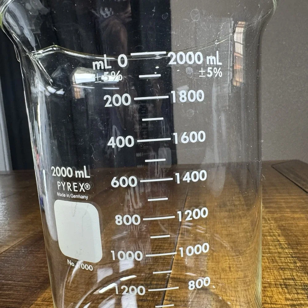 PYREX Glass‎ 2000mL Low Form Dual Scale Graduated Griffin Beaker #1000